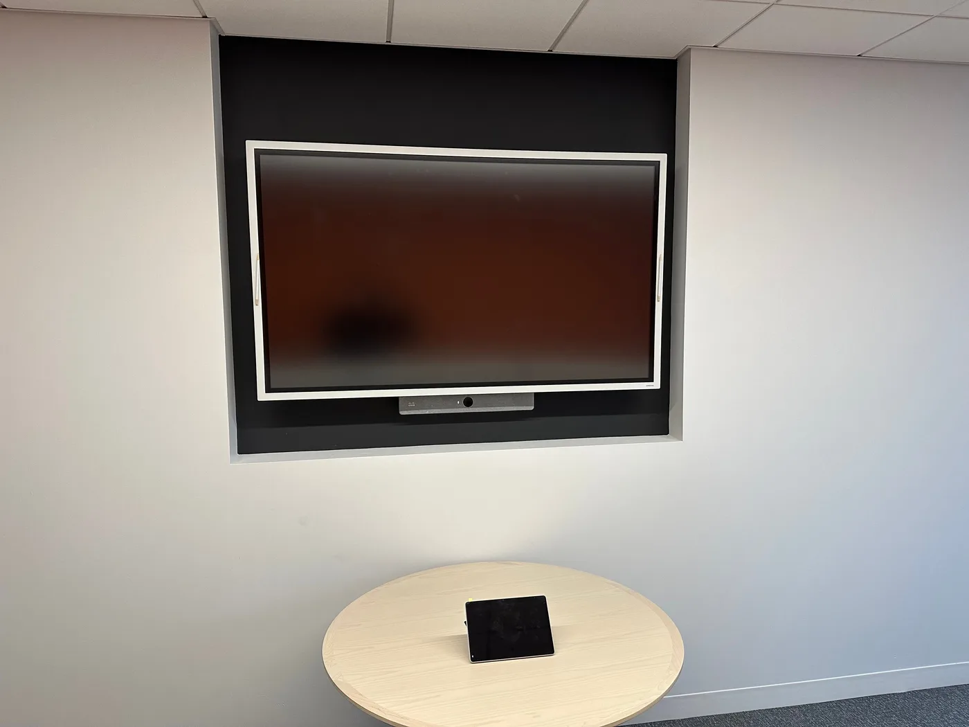 Huddle room with a Cisco Webex board and a tablet room controller